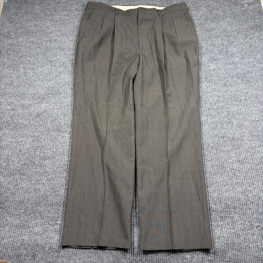 Haggar Clothing Co Suit Mens 42 Jacket and Pleated Pants Set Brown Pinstripe